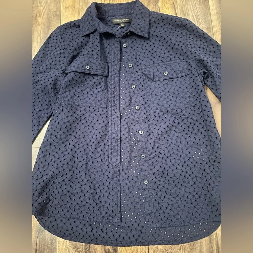 Banana Republic Eyelet Lace Dillon Shirt Navy XS | 100% Cotton Button Front - Picture 4 of 9